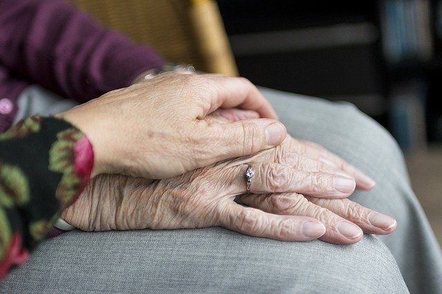 Pensione e tutele previdenziali per i caregiver familiari